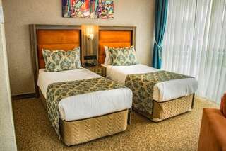 Отель Sky Tower Hotel Батуми Двухместный номер с 2 отдельными кроватями и видом на море-2