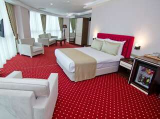 Отель Sky Tower Hotel Батуми Семейный люкс-7