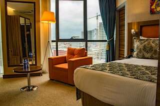 Отель Sky Tower Hotel Батуми Двухместный номер с 1 кроватью или 2 отдельными кроватями, вид на город-1