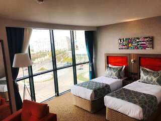 Отель Sky Tower Hotel Батуми Двухместный номер с 2 отдельными кроватями и видом на море-9