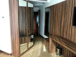 Отель Sky Tower Hotel Батуми Улучшенный двухместный номер с 1 кроватью-1