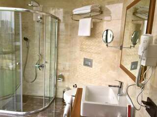 Отель Sky Tower Hotel Батуми Улучшенный двухместный номер с 1 кроватью-4